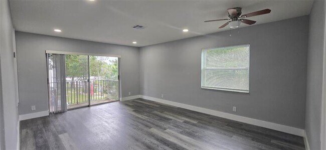 Photo - 8606 NW 35th St Unidad 5