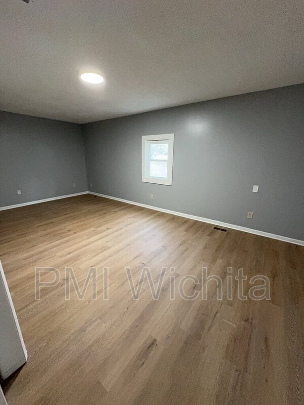 Photo - 5300 S Seneca St