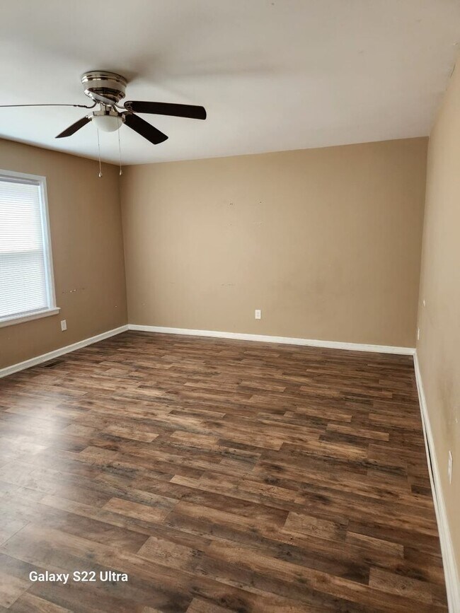 Photo - Spacious 3 Bedroom Townhouse for Rent