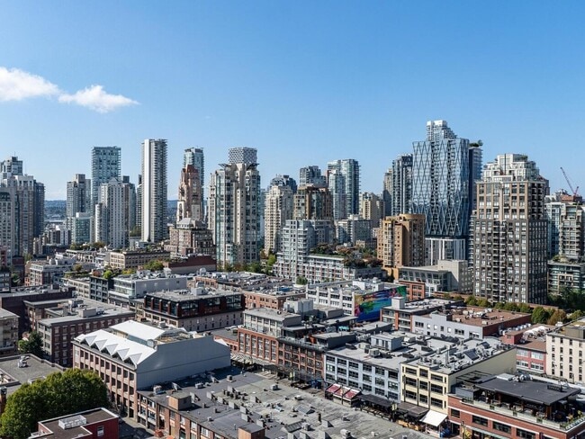 Building Photo - 950 Cambie St Unit 2405