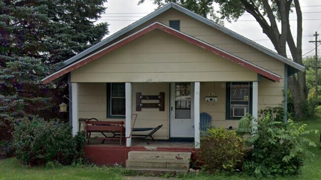 Photo - 1617 E 4th St