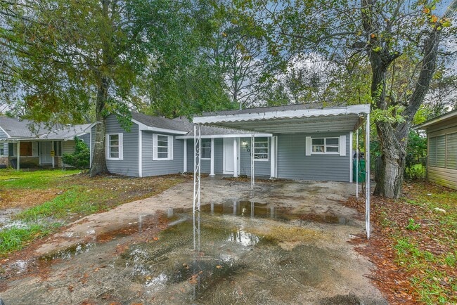 Photo - 500 Farrer St