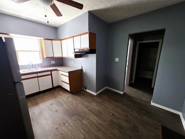 Photo - 1224 Pondview Ave