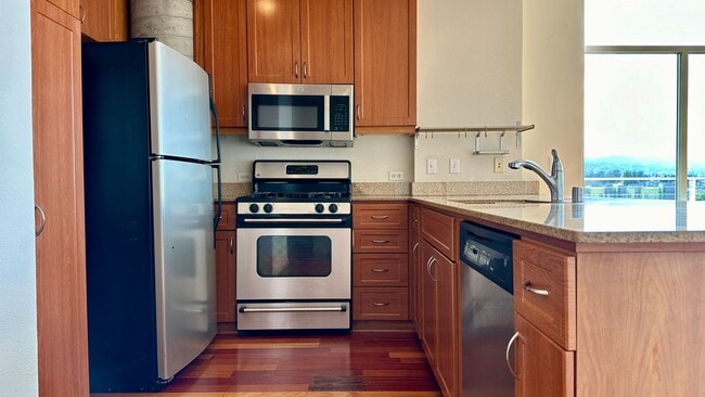 Building Photo - Amazing Morning Sunlight & Views of SF & D... Unit 721 Rental