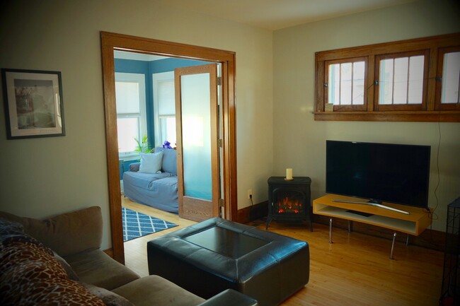 Living room - 4136 Elliot Ave Casa