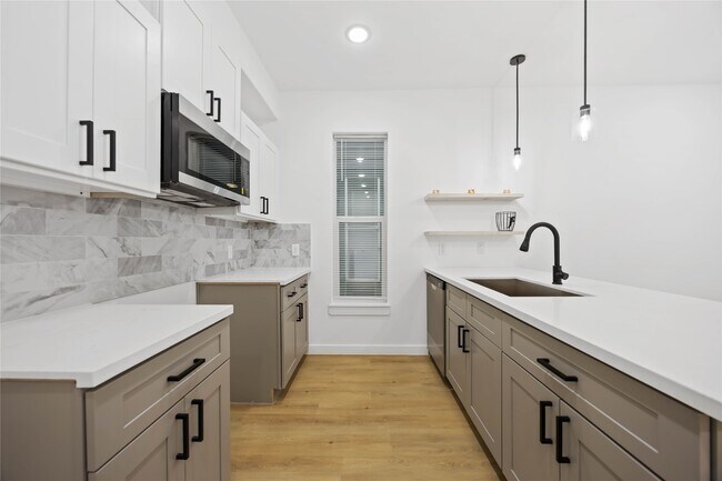 Photo - 7126 Bywood St