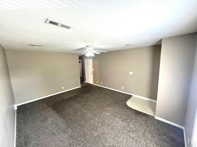 Photo - 260 Executive Ave