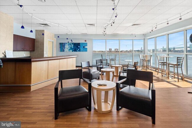 Building Photo - 901 N Penn St Unit F1206