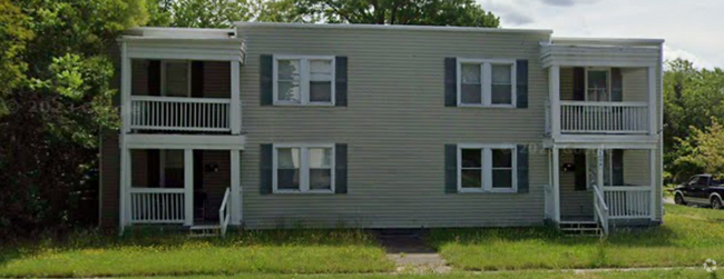 Building Photo - Three Bedroom Duplex Available Soon! Rental