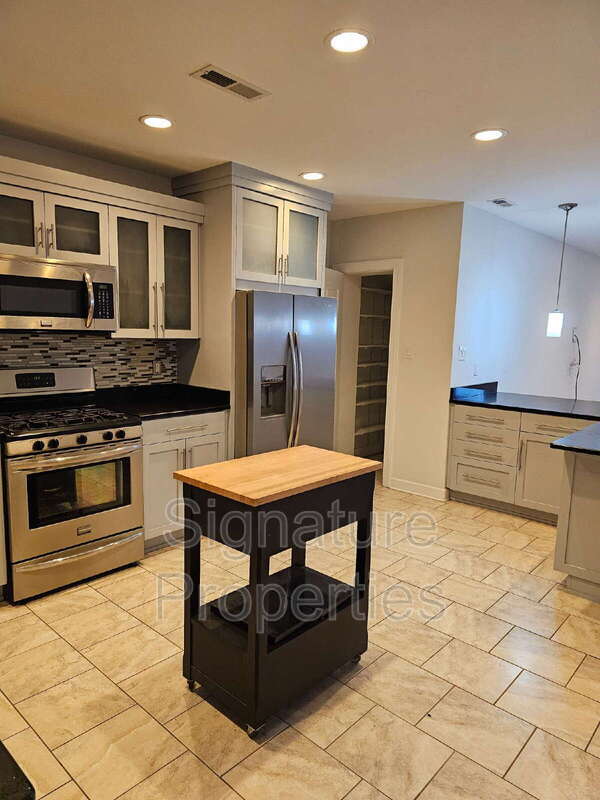 Photo - 2312 W Cary St Unit B