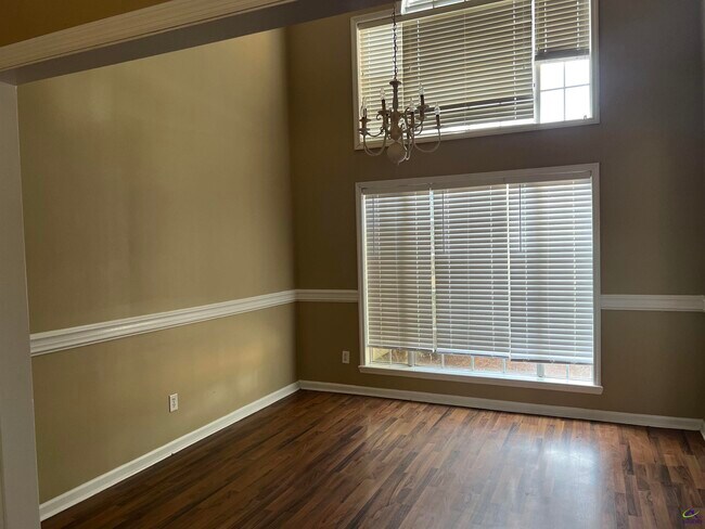 Photo - 205 Southfield Ct