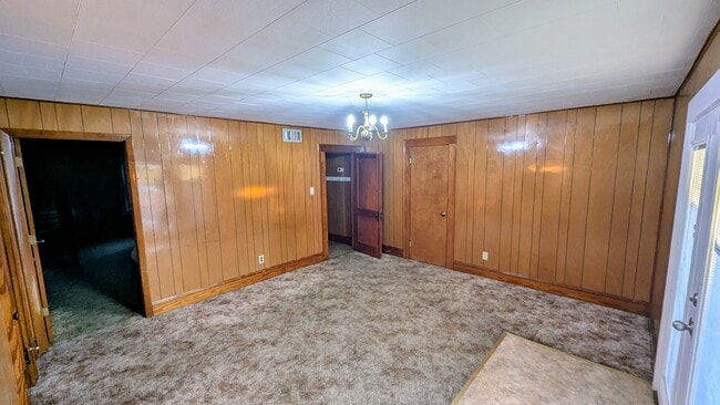 Livingroom Pic 2 - 1034 W Summer St Unit 2