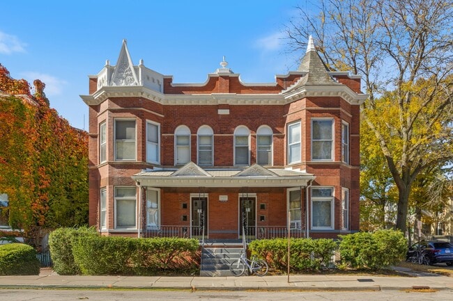 Building Photo - 1922 Maple Ave Unit 1922 Maple  #1