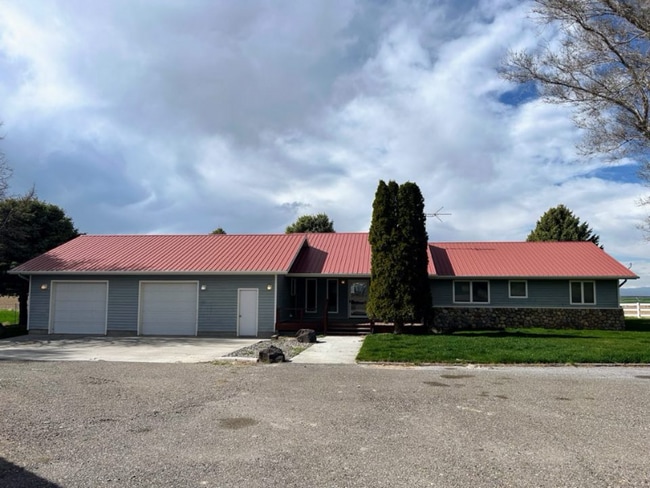 Building Photo - 825 4300 N Rental