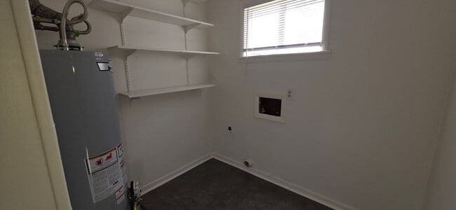 Photo - 2 Bedroom house with garage, $950!!