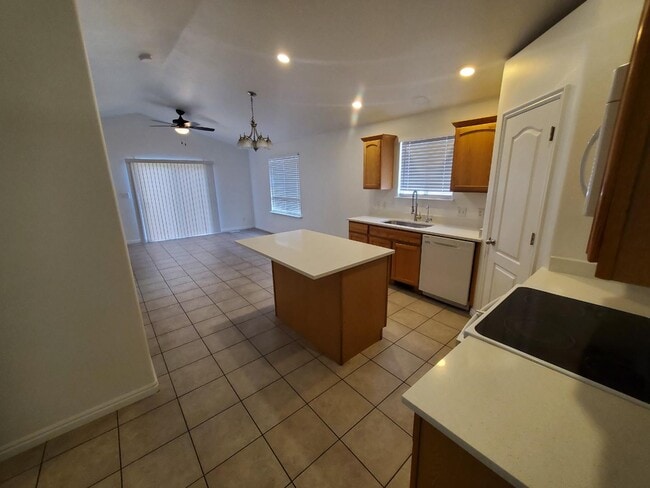 Photo - 723 N Aberdeen Way