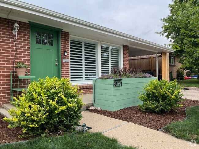 Building Photo - 8521 Crescent Dr Rental