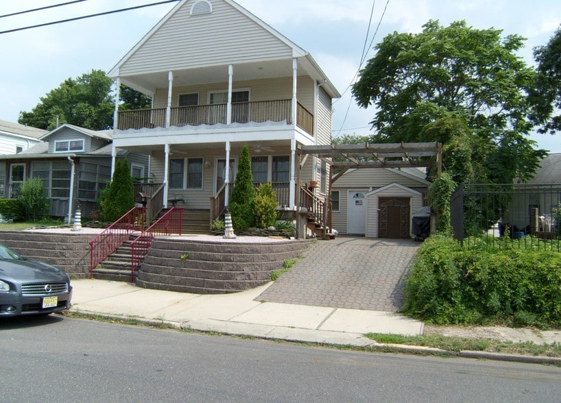 327 New Bedford Rd