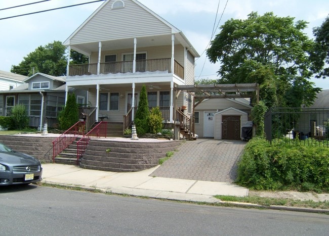 Building Photo - 327 New Bedford Rd