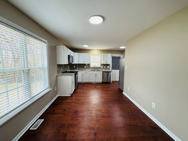 Photo - Short term lease available!