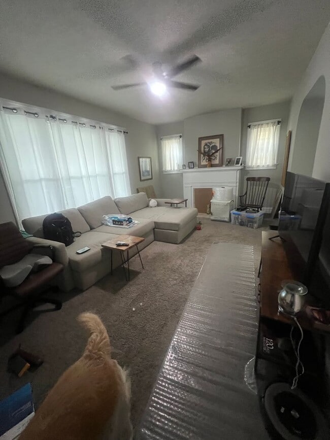 Photo - **Hawthorne Place** Pet Friendly 5 Large Bedrooms 2 Full Baths!