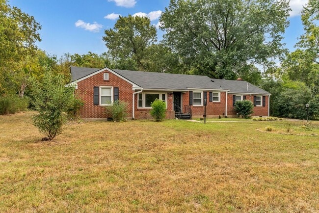 Building Photo - Renovated 4 Bed/ 2 Bath plus office in Mad... Rental