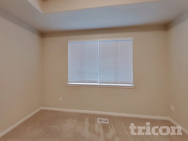 Photo - 3715 Santis Loop SE