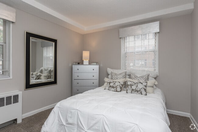 2BR, 1BA - 680SF - Primary Bedroom