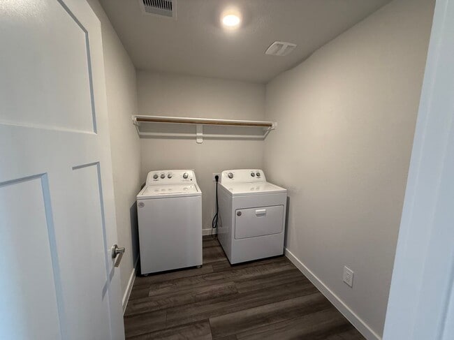1218 Amistad Lp