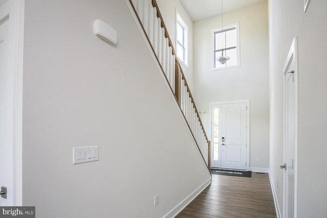 Photo - 665 Levering St