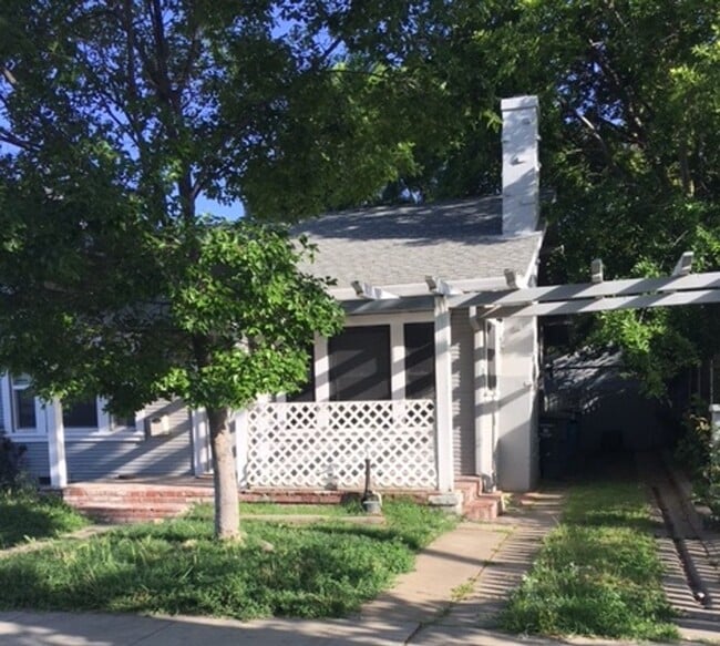 Building Photo - 2 B/R 1 B/A House in Marysville AVAILABLE NOW!