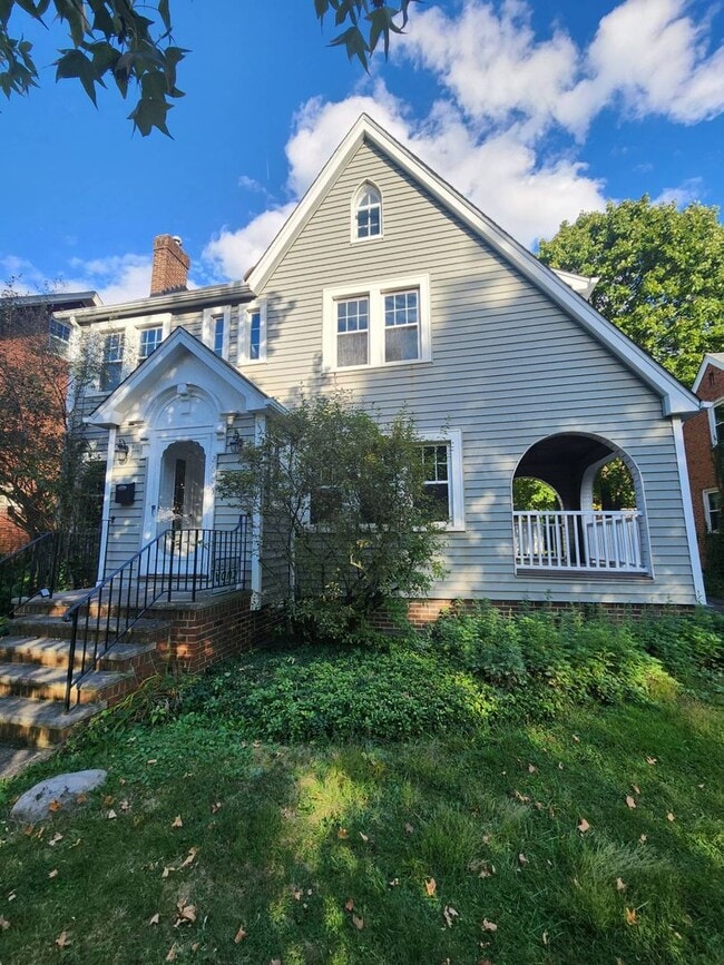 Building Photo - A Place You’ll Love to Call Home – Gorgeou...