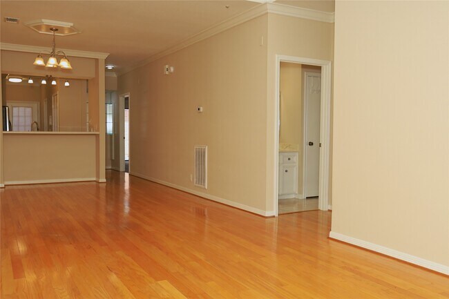 Photo - 107 Manor Pl
