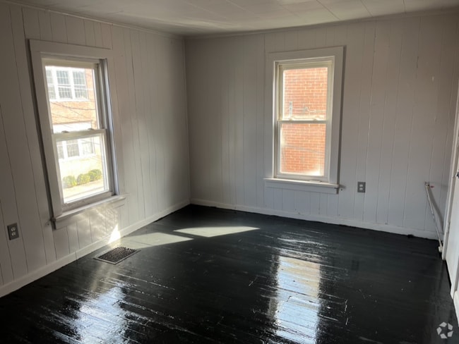 Building Photo - 127 N 1st St Rental