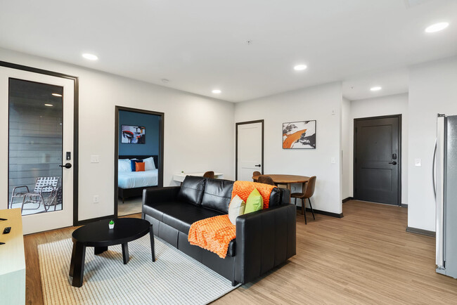 Building Photo - 423 E Michigan St Rental