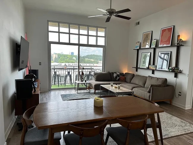 Building Photo - 711 Cosmopolitan Dr NE Unit 809