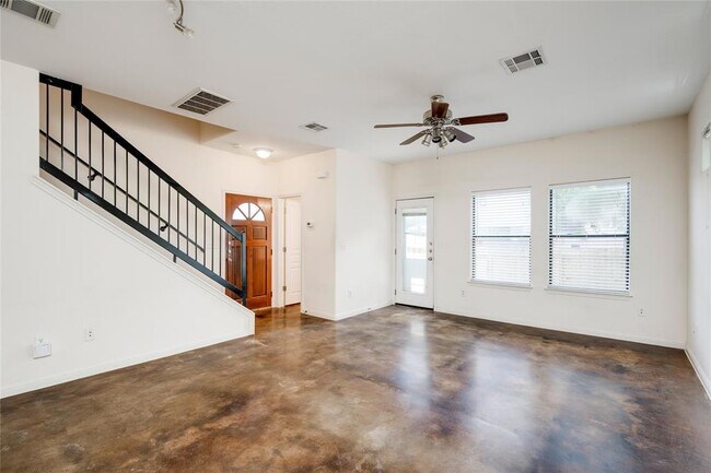 Photo - 1300 Chicon St