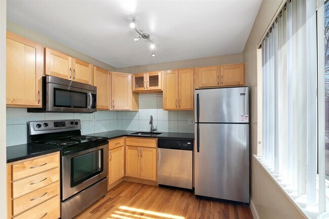 Photo - 910 N Washington St Unit 104