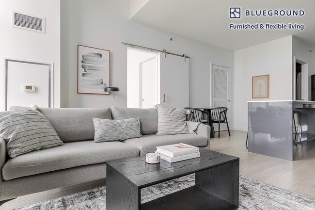 Photo - 311 W Illinois St Unit SI FL19-ID1135