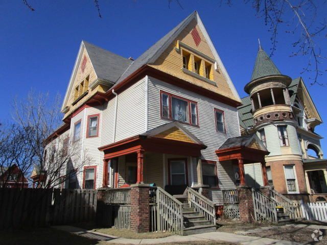 Building Photo - 2457 N 1st St Unit upper front Rental