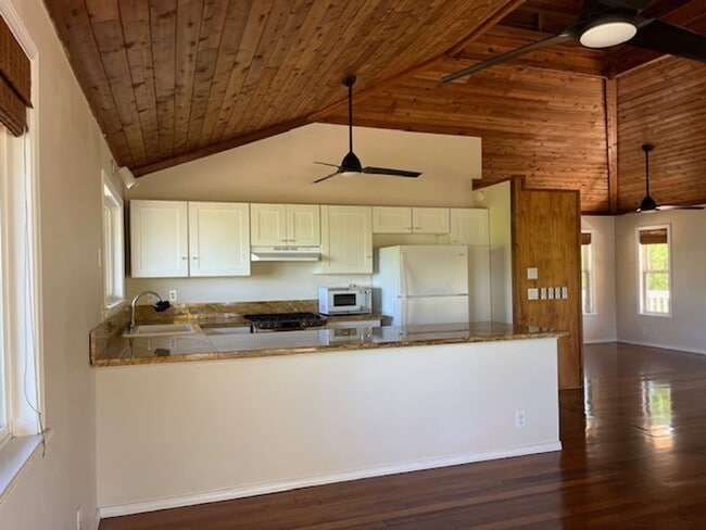 Photo - 3 Bedroom / 3 Bath Home with Ocean Views and World Class Surfing on Ali'i Dr