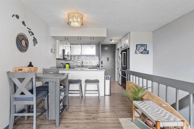 Photo - 555 University Ave Unit 901