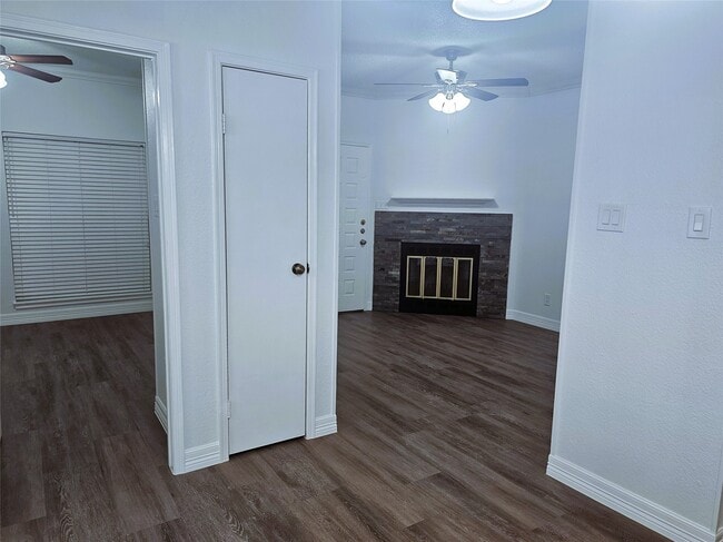 Building Photo - 921 Marine Dr Unit 227