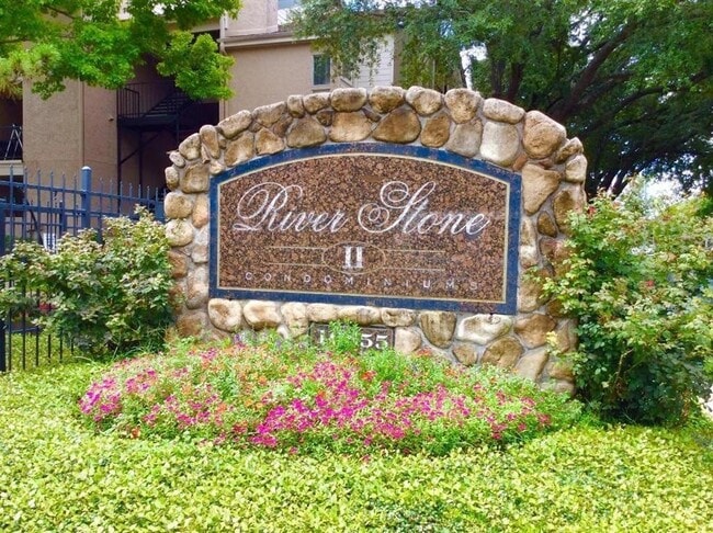 Building Photo - 10855 Meadowglen Ln Unit 928 Rental