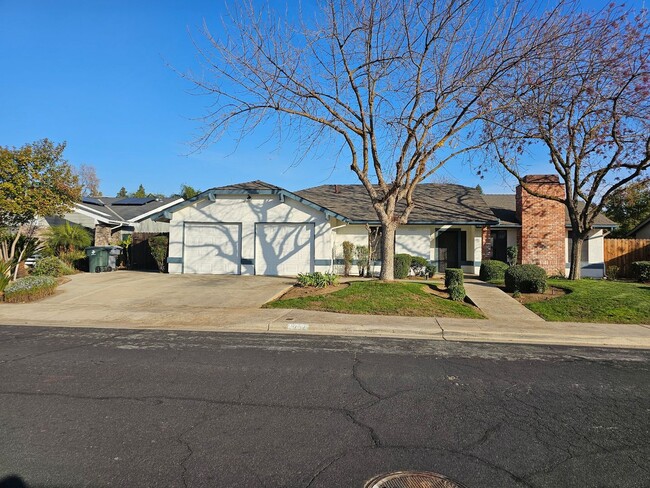 Cute and updated Clovis home offering wond... - Cute and updated Clovis home offering wond...