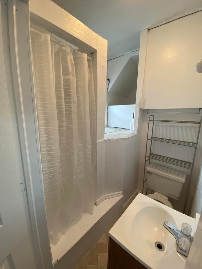 Building Photo - 600 Douglas St Unit # 5