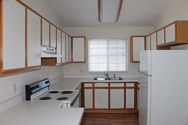 Photo - Two Bedroom Townhouse with Private Entrance, Private Garage and Washer & Dryer Unidad 3504-1