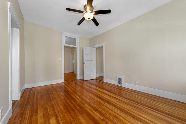 Building Photo - 44 Brackett St Unit 3