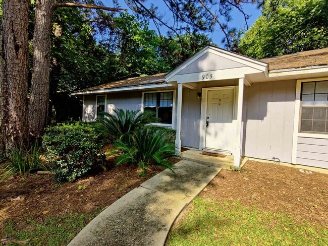 Building Photo - 905 Tomahawk Ct