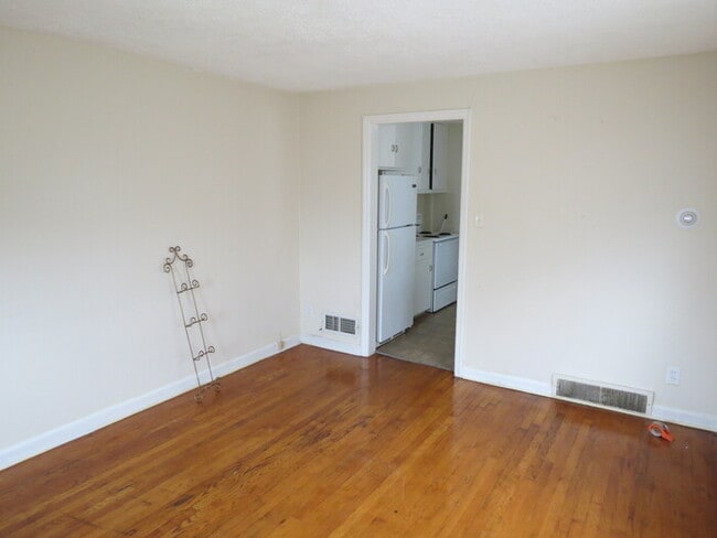 Photo - 2741 Thorndale Ave